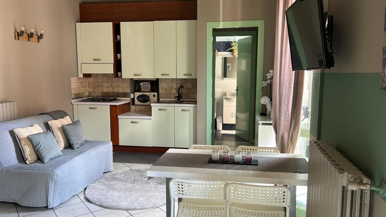 Bon Bon Del Corso Con Terrazzo E Aria Condizionata Lägenhet Asti Exteriör bild
